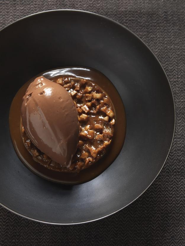 Cräme au moka, ganache moelleuse aux Çpices et chocolat, sauce caramel mou.jpg